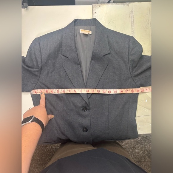 Brooks Brothers 1818 Womens Size 8 Gray Three-Button Long Sleeve Wool Blazer - Picture 3 of 9